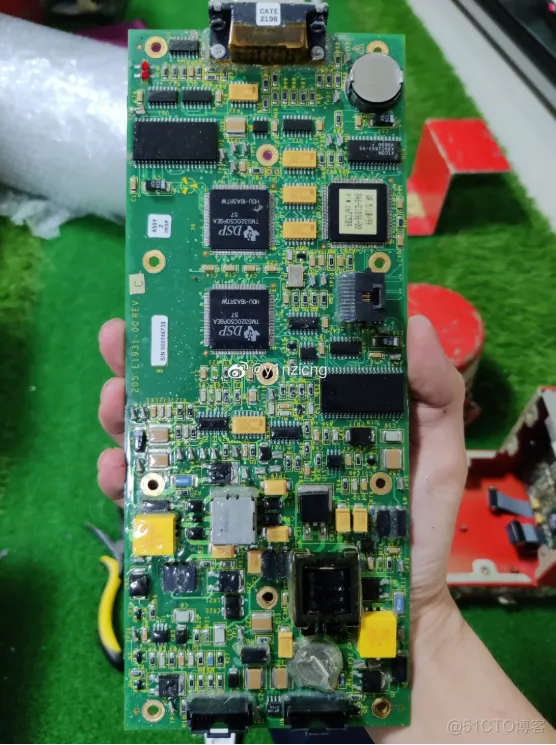 拆解飞机黑匣子，看看内部构造、PCB及芯片！_id_30